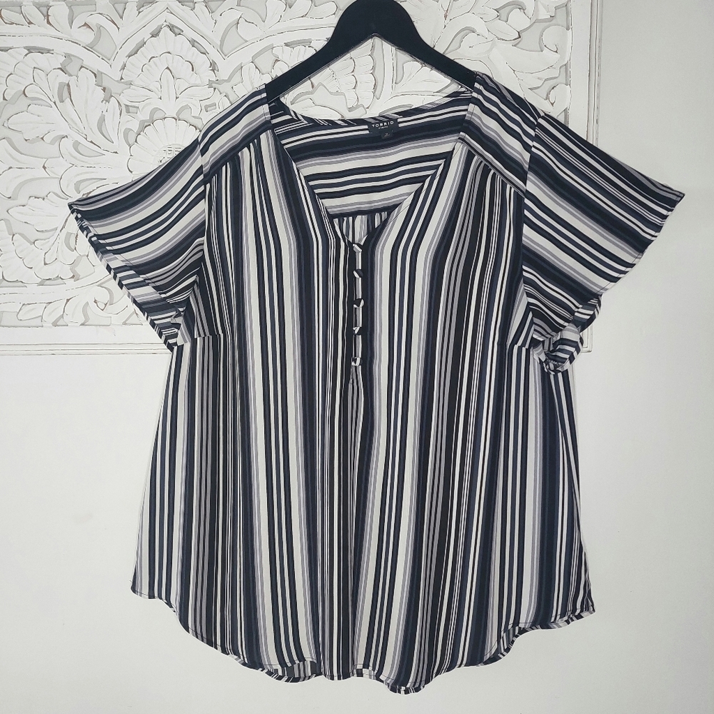 Torrid Harper Pullover Flutter Sleeve Blouse - Black Vertical Stripe
